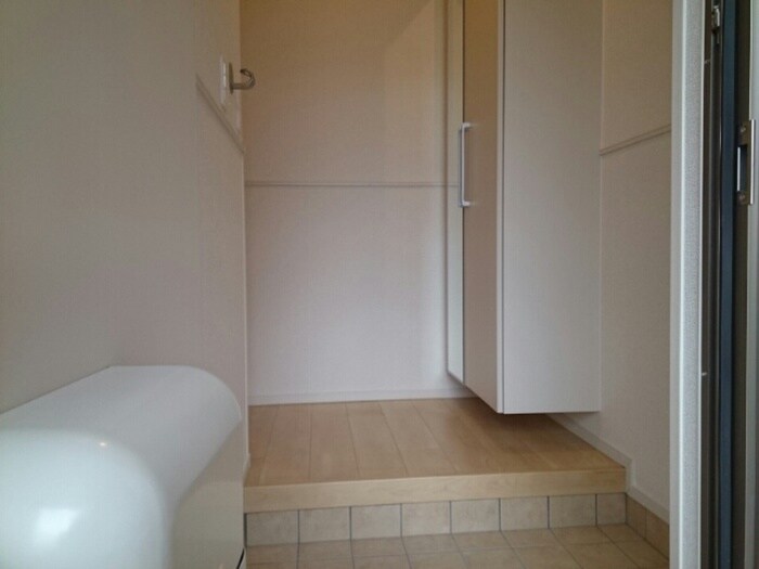 物件内観写真14　(玄関)