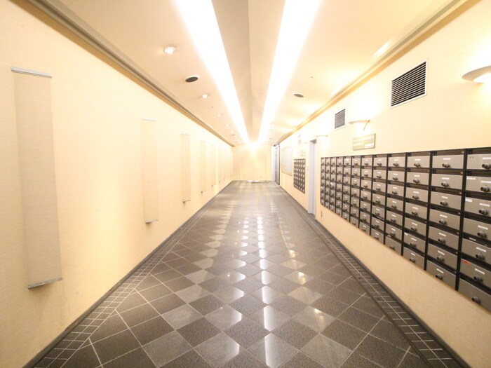 物件外観写真6　(エントランス部分)