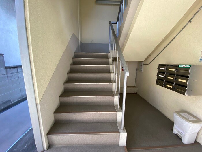 物件外観写真6　(エントランス部分)