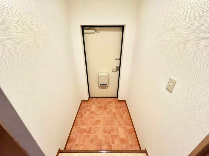 物件内観写真18　(玄関)