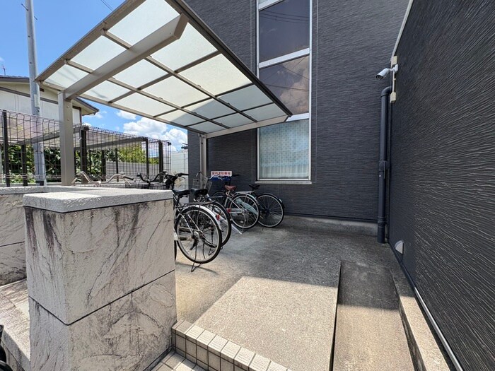 物件外観写真3　(駐輪場)