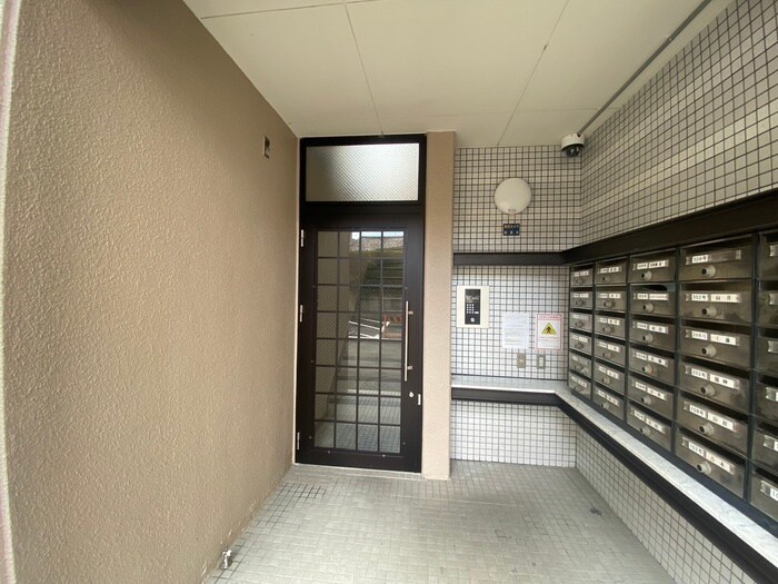 物件外観写真3　(エントランス部分)