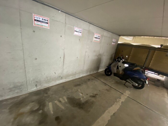 物件外観写真5　(駐輪場)