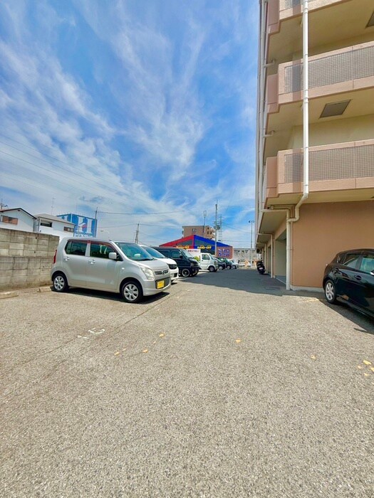 物件外観写真4　(駐車場)
