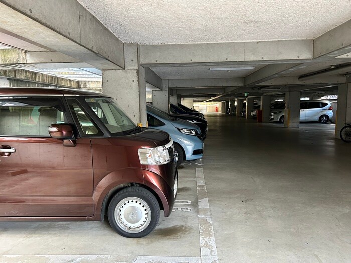 物件外観写真4　(駐車場)