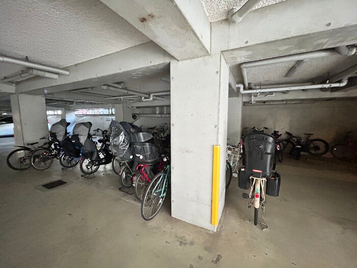 物件外観写真5　(駐輪場)