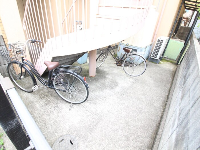 物件外観写真5　(駐輪場)