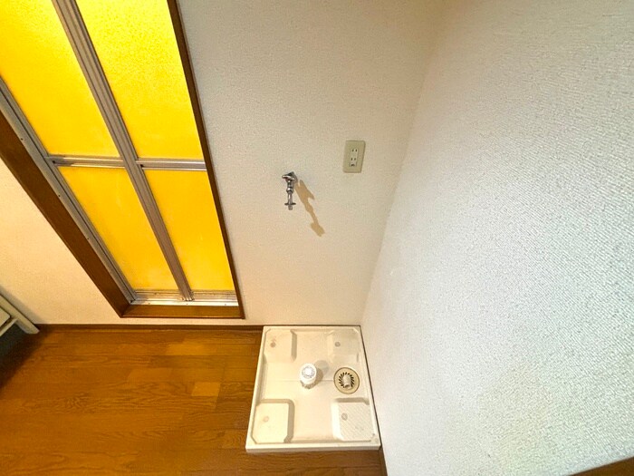 物件内観写真13　(洗濯機置場)