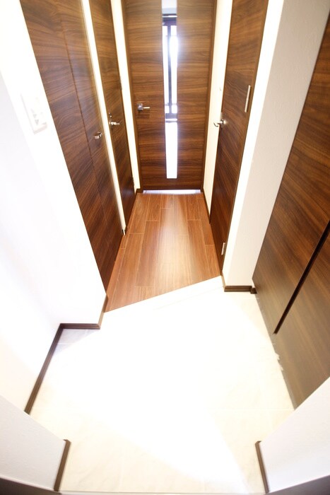 物件内観写真18　(玄関)