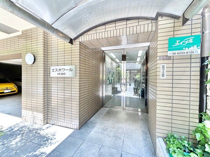 物件外観写真2　(エントランス部分)