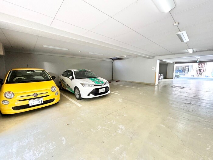 物件外観写真3　(駐車場)