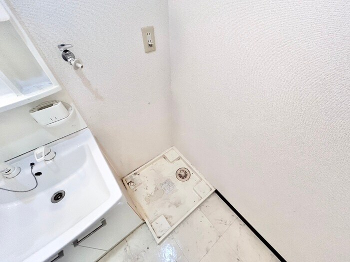 物件内観写真10　(洗濯機置場)