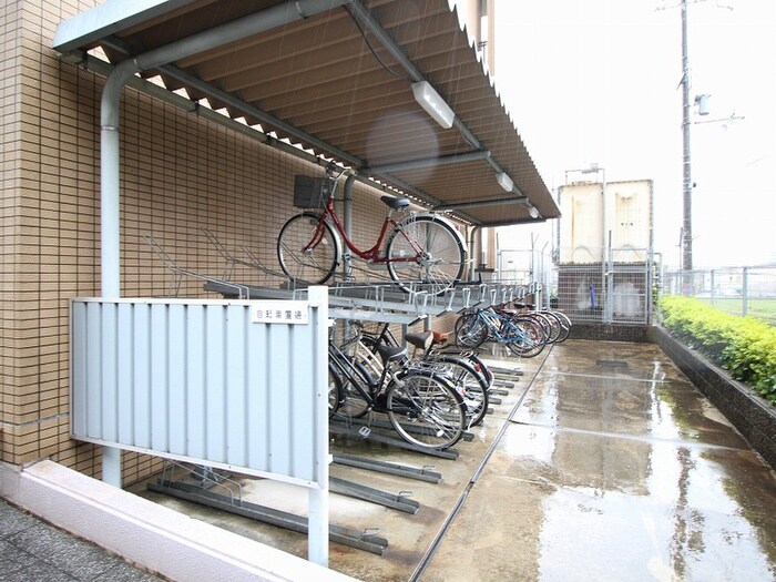 物件外観写真4　(駐輪場)