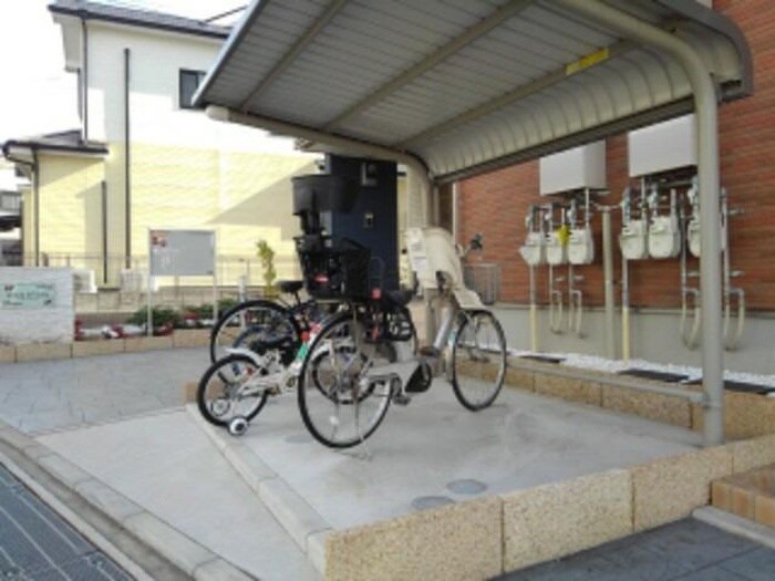 物件外観写真2　(駐輪場)