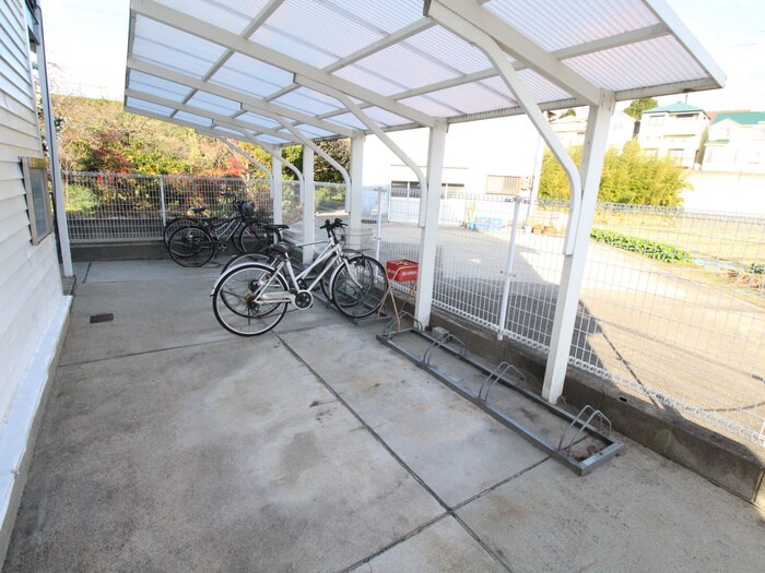 物件外観写真5　(駐輪場)