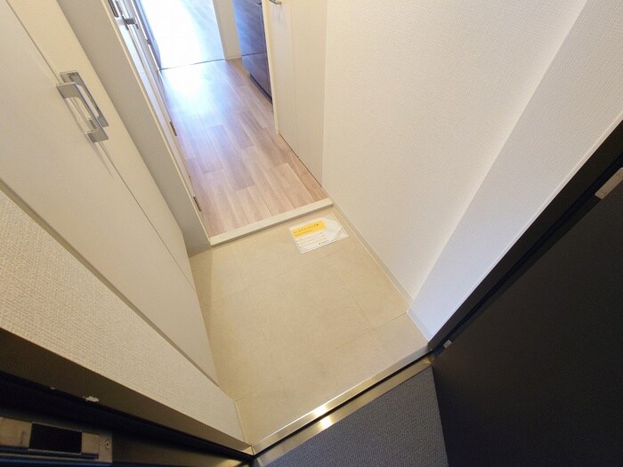 物件内観写真14　(玄関)