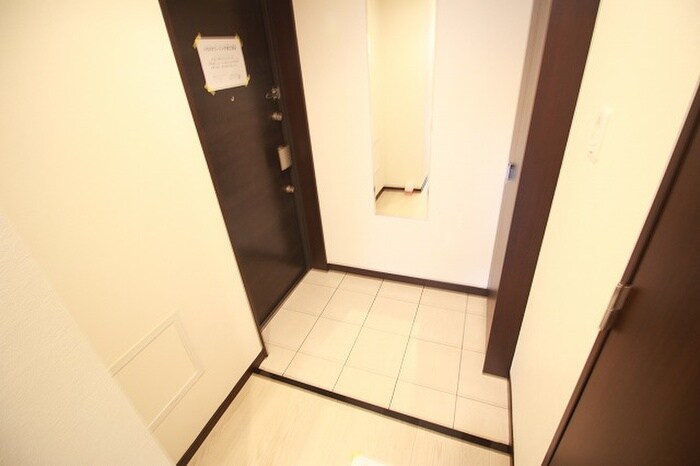 物件内観写真7　(玄関)