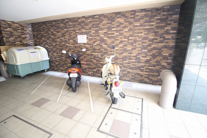 物件外観写真4　(駐輪場)