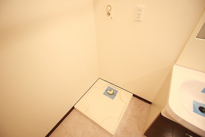 物件内観写真11　(洗濯機置場)