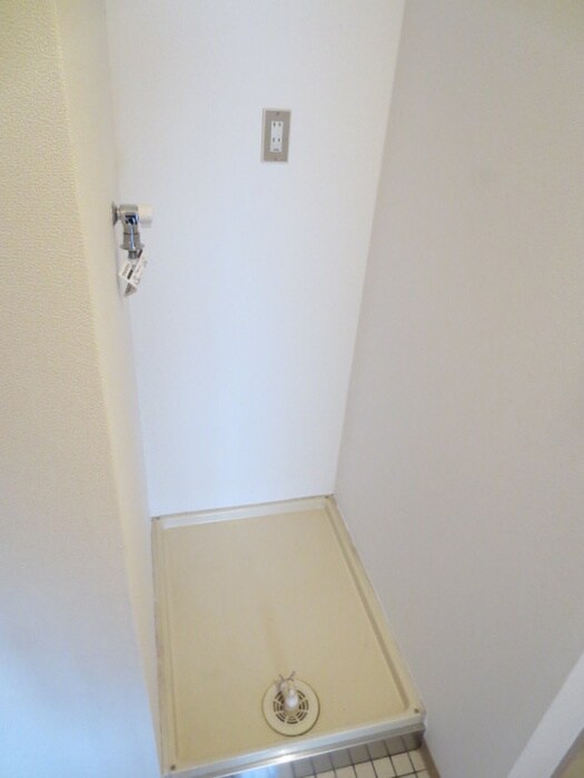 物件内観写真8　(洗濯機置場)