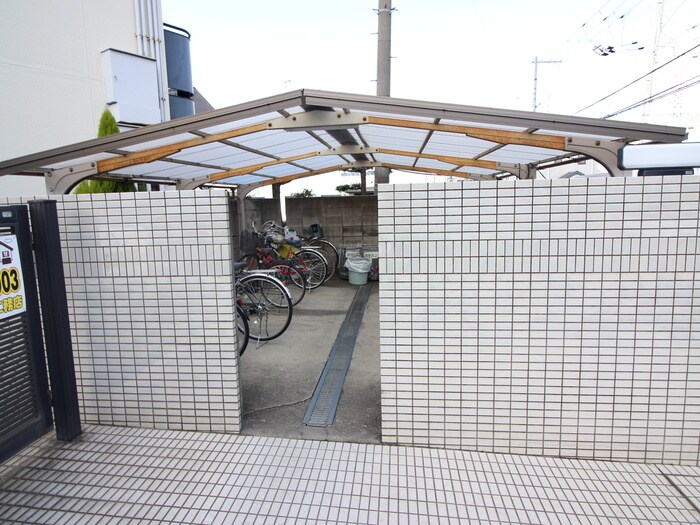 物件外観写真5　(駐輪場)