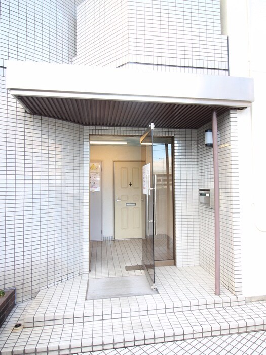 物件外観写真6　(エントランス部分)