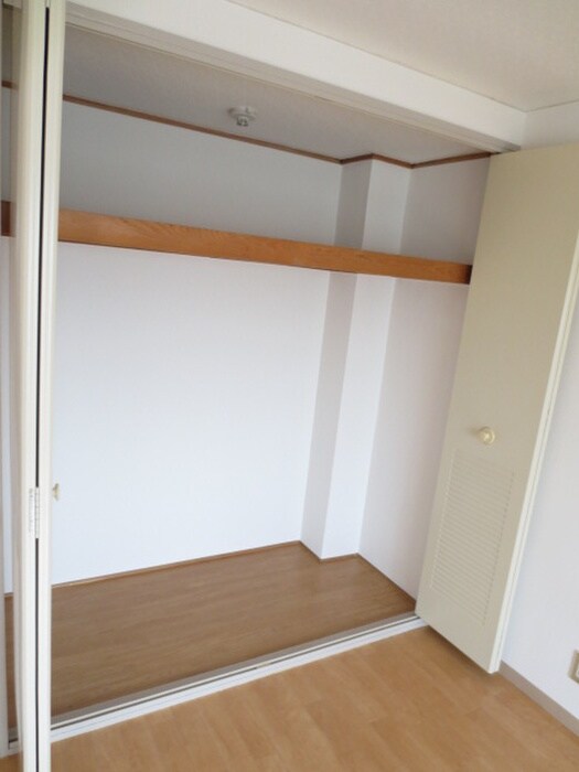 物件内観写真12　(収納)