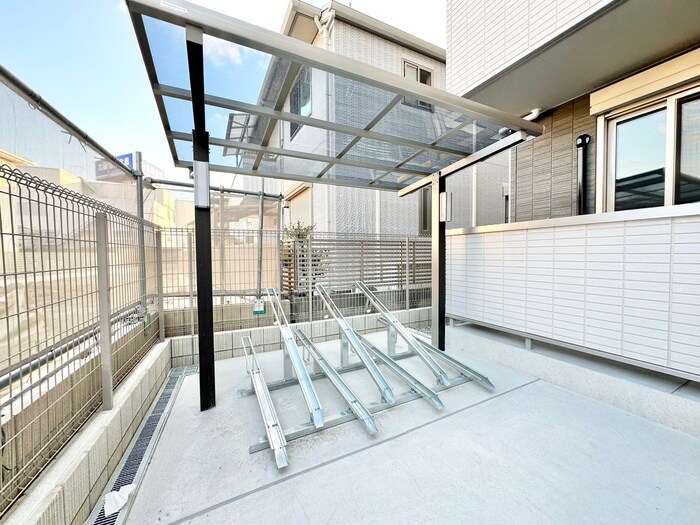 物件外観写真3　(駐輪場)