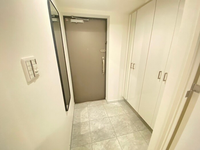 物件内観写真7　(玄関)