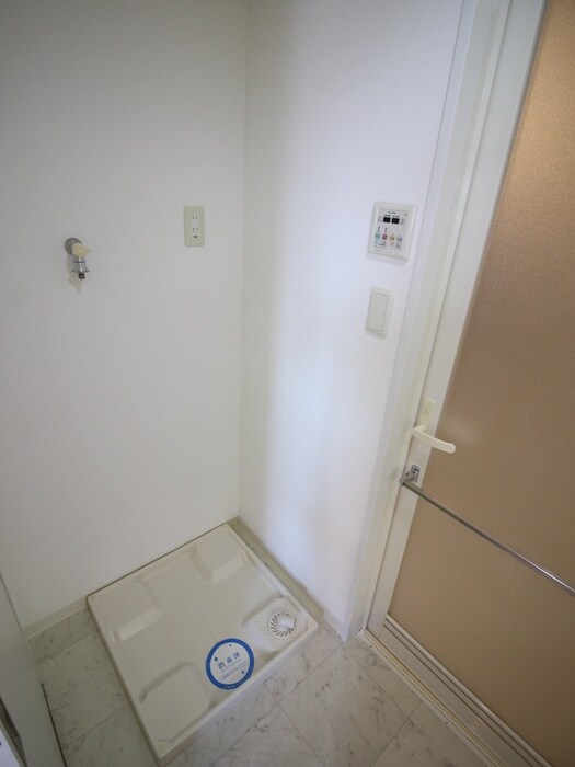 物件内観写真9　(洗濯機置場)