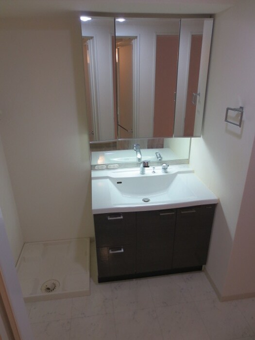 物件内観写真11　(洗濯機置場)