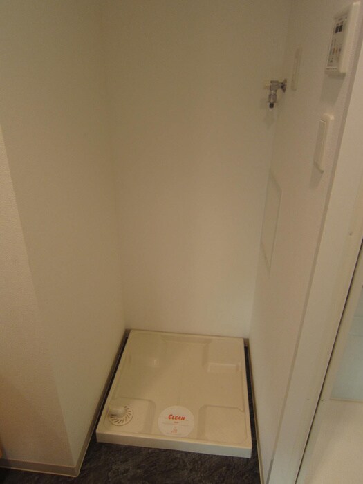 物件内観写真11　(洗濯機置場)