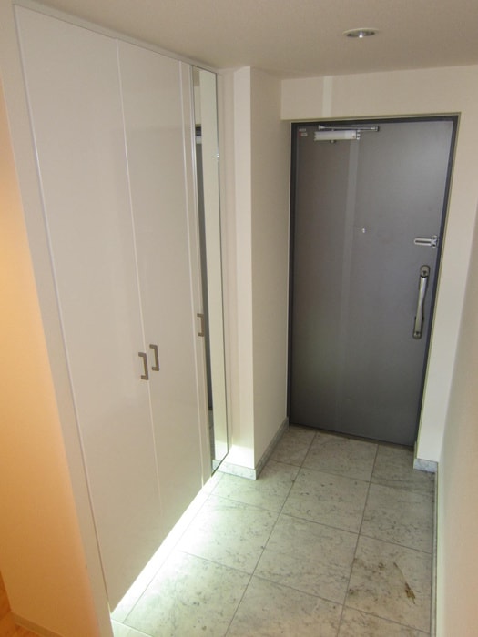 物件内観写真12　(玄関)