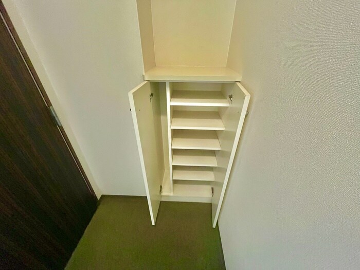 物件内観写真8　(靴箱)