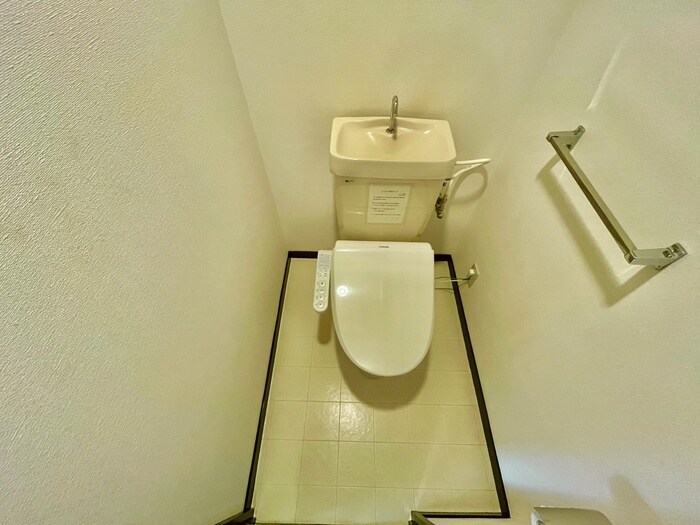 物件内観写真9　(トイレ)