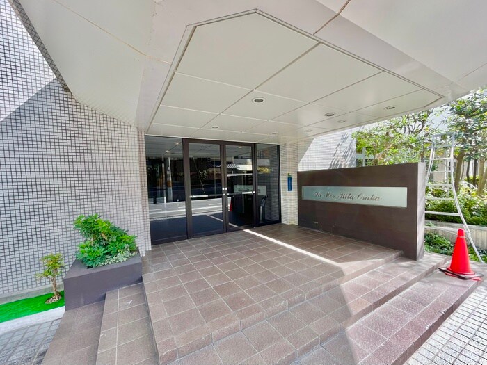 物件外観写真6　(エントランス部分)