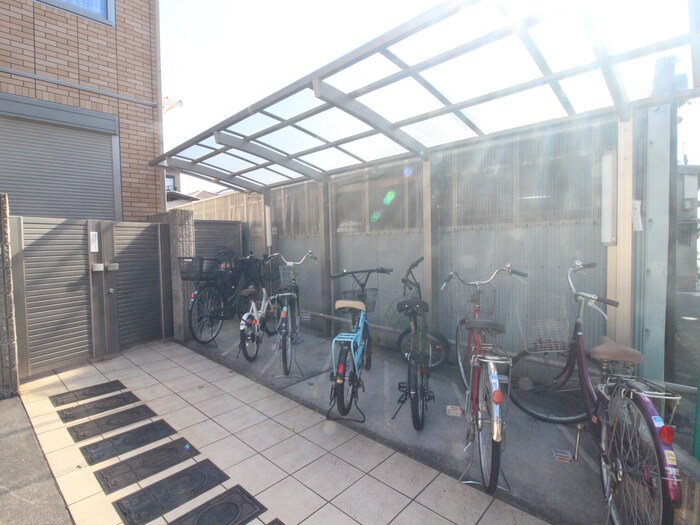 物件外観写真4　(駐輪場)