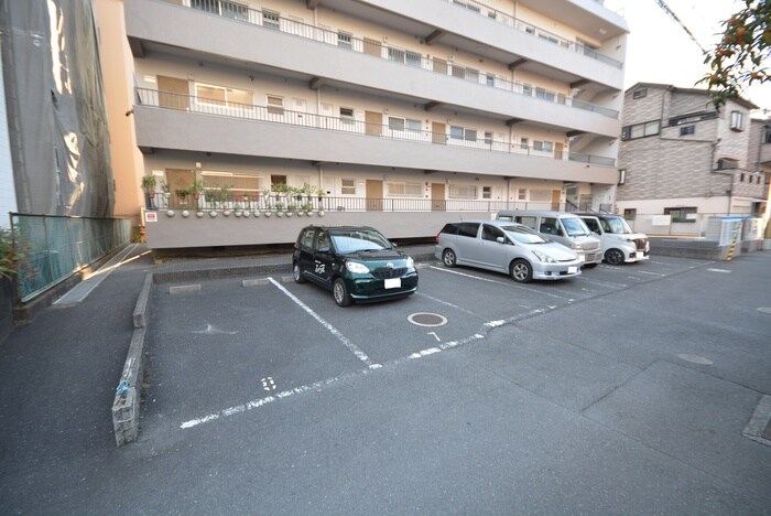 物件外観写真2　(駐車場)