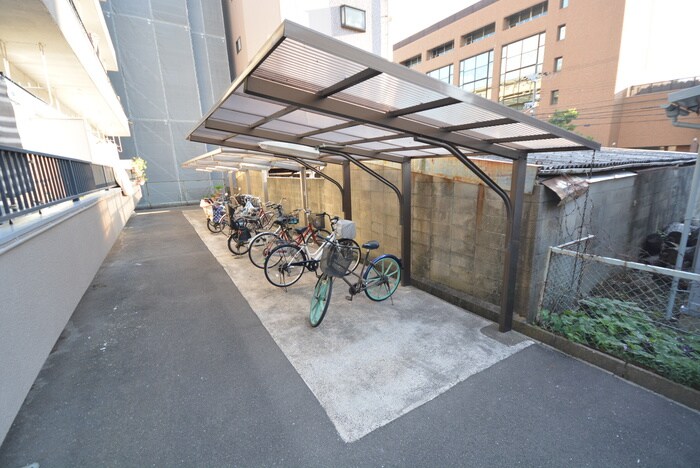 物件外観写真4　(駐輪場)