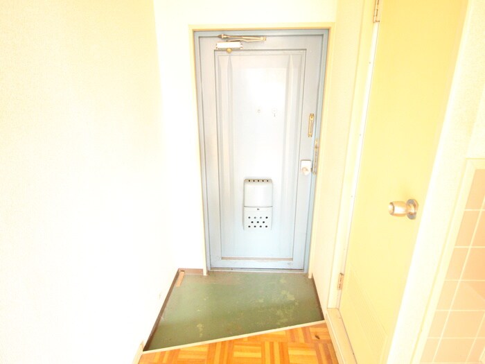 物件内観写真16　(玄関)