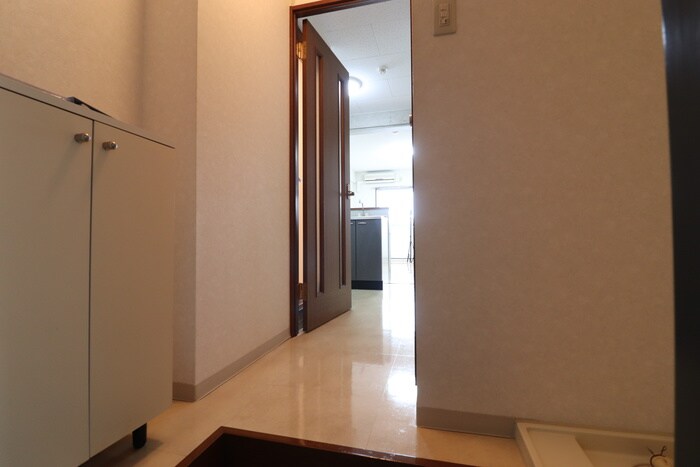 物件内観写真7　(玄関)