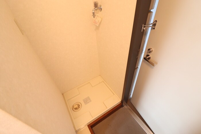 物件内観写真8　(洗濯機置場)