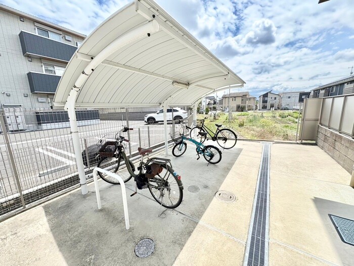 物件外観写真3　(駐輪場)