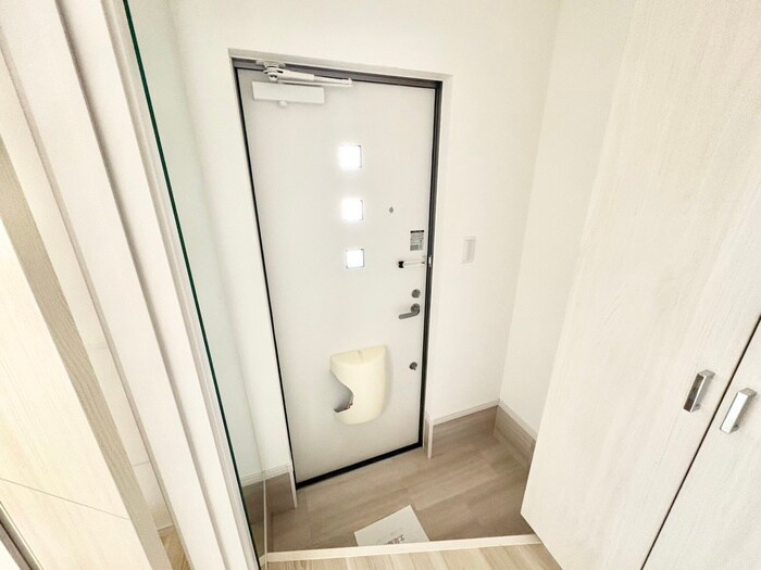 物件内観写真16　(玄関)