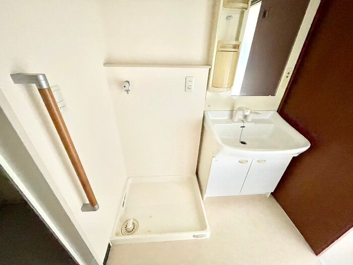 物件内観写真16　(洗濯機置場)