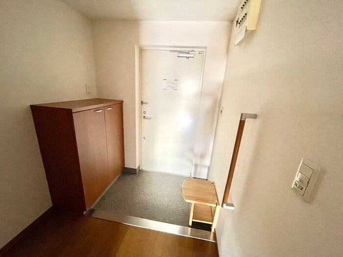 物件内観写真18　(玄関)