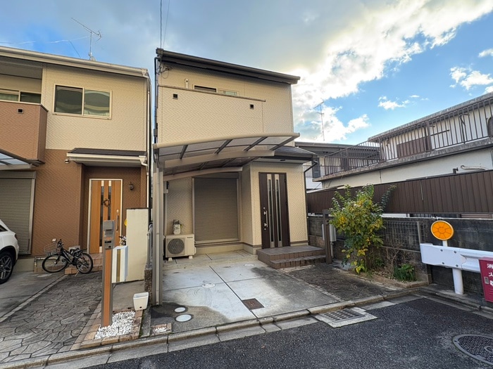 物件外観写真3　(駐車場)