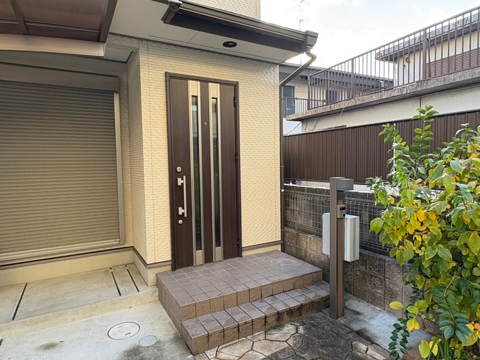 物件外観写真6　(エントランス部分)