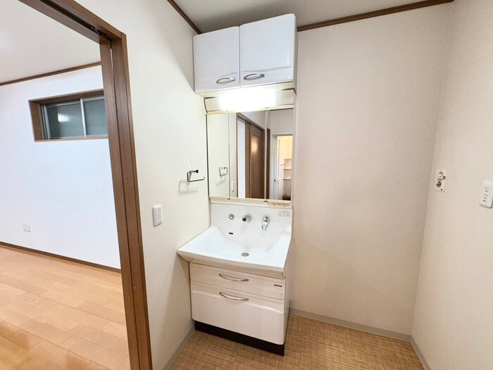 物件内観写真11　(洗面)