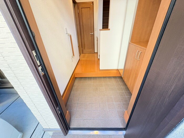 物件内観写真15　(玄関)